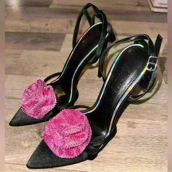 Liliana Shoes - Liliana bling rose flower pointy sandals size 7 NWOT